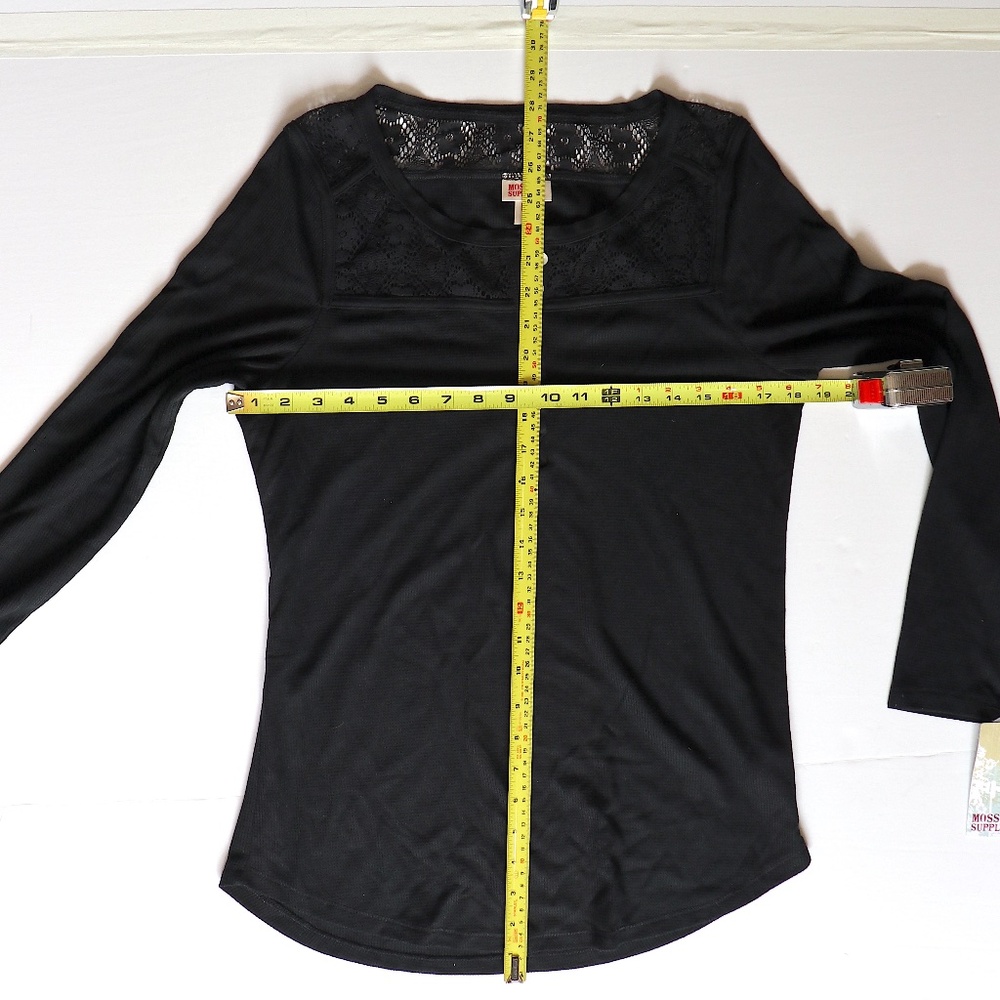 Long sleeve black thermal henley with lace detail - Picture 5 of 6
